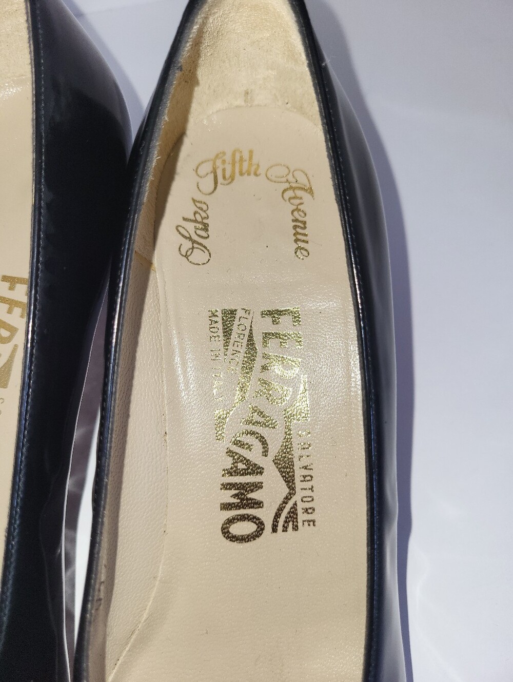Salvatore Ferragamo Vintage 1980's Black Patent Leather Pumps Low Heel Size 7 - Picture 15 of 16